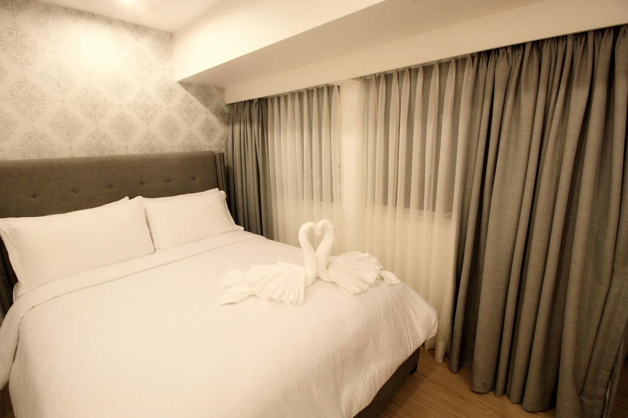 Maxstays - Max Style @ Fort Victoria Макати Экстерьер фото
